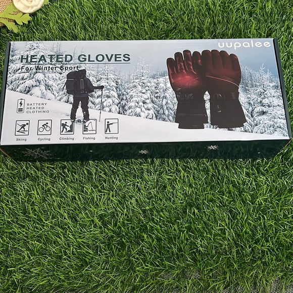 Heated Gloves for Winter Sports - Picture 3 of 12